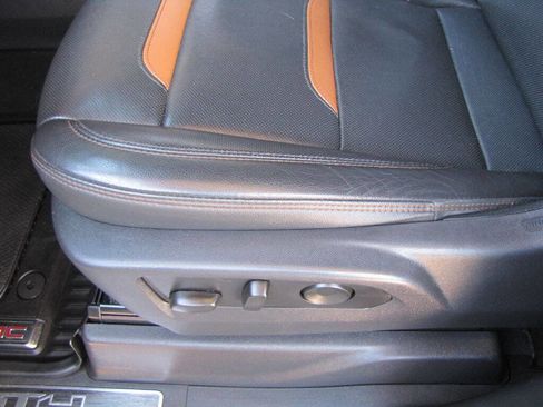 Used 2023 GMC Sierra 1500 AT4 w/ Technology Package image 14