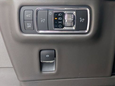 Used 2022 Lincoln Nautilus FWD w/ Premium Package image 12