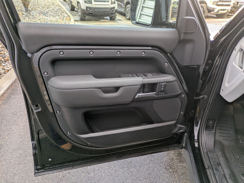 Used 2025 Land Rover Defender 110 S image 14