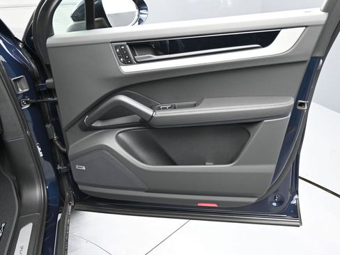 New 2026 Porsche Cayenne Base image 28