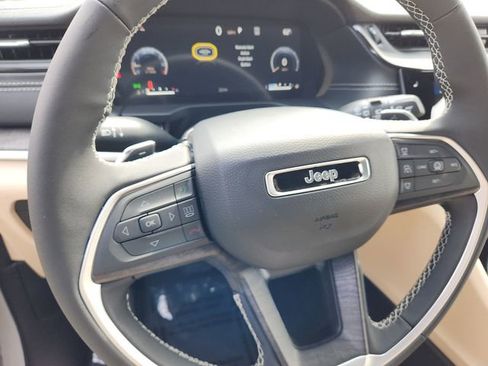 New 2026 Jeep Grand Cherokee Limited w/ Luxury Tech Group II AWD/4WD image 20