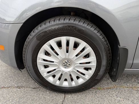 Used 2014 Volkswagen Golf 4-Door FWD image 11