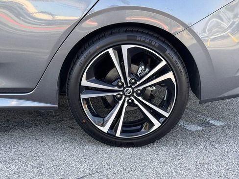 Certified 2022 Nissan Sentra SR w/ Electronics Package FWD image 10