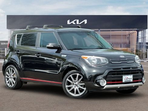 Used 2017 Kia Soul ! FWD image 2