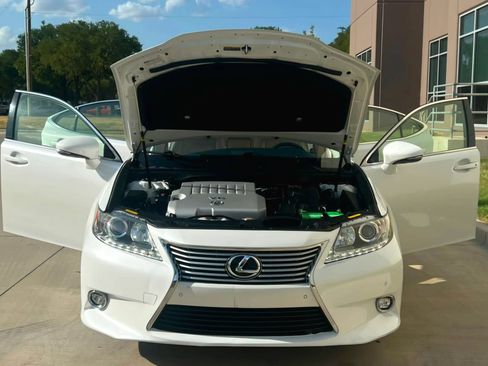 Used 2014 Lexus ES 350 w/ Luxury Package FWD image 12