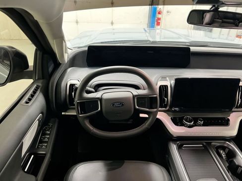 Used 2026 Ford Expedition Active AWD/4WD image 11