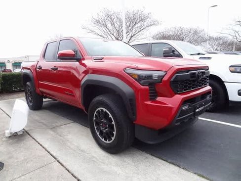 Used 2025 Toyota Tacoma TRD Off-Road image 3