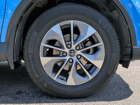Used 2018 Toyota RAV4 XLE AWD/4WD image 15