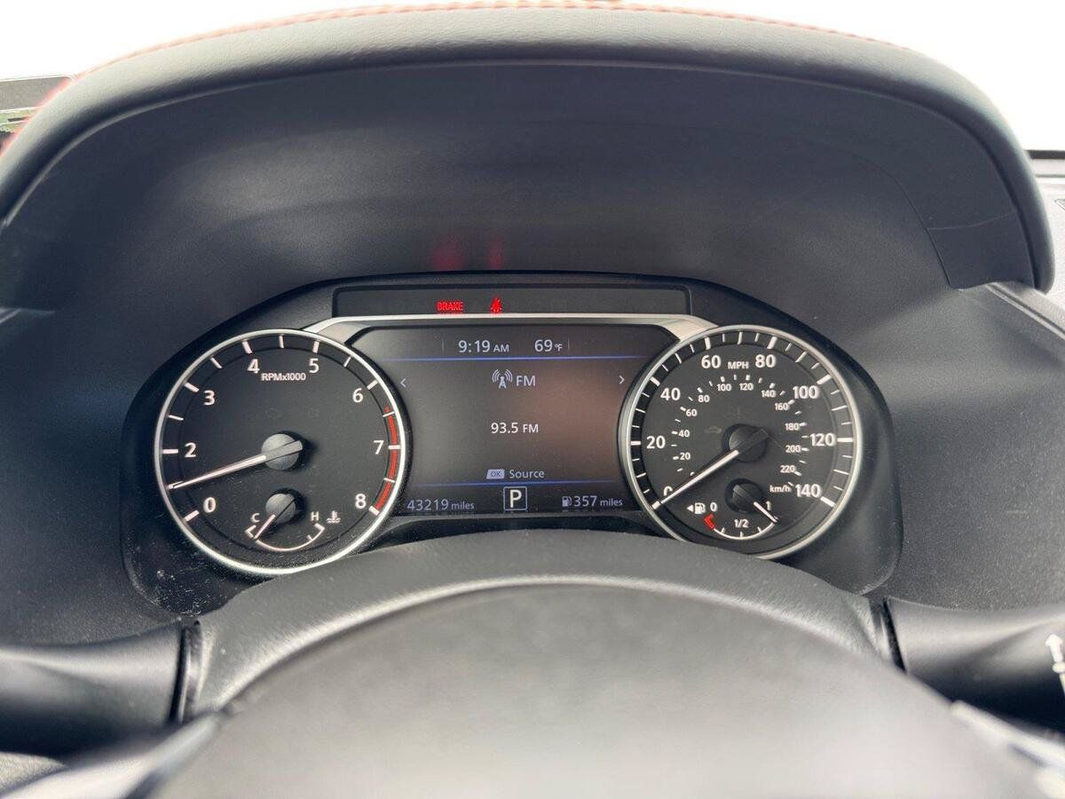 Used 2024 Nissan Altima 2.5 SR FWD image 16