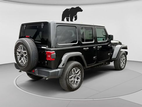 New 2026 Jeep Wrangler Unlimited Sahara AWD/4WD image 3