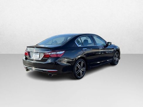 Used 2017 Honda Accord Sport image 7