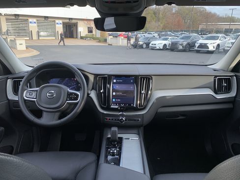 Used 2025 Volvo XC60 B5 Plus image 30