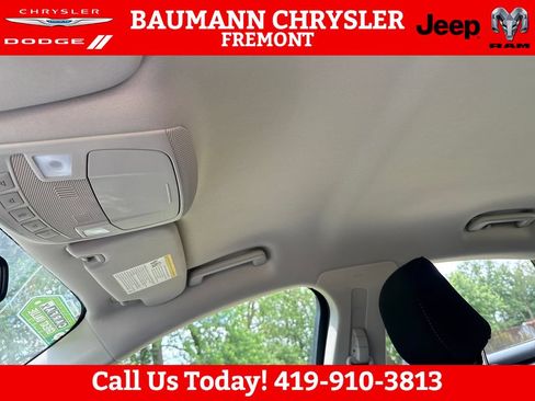 Used 2020 Ford Fusion SE FWD image 21