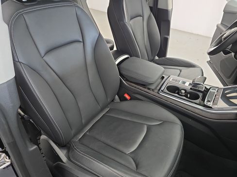 Used 2023 Audi Q8 Premium image 10