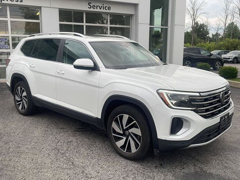 Used 2024 Volkswagen Atlas SEL AWD/4WD image 3
