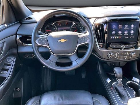 Used 2023 Chevrolet Traverse LT image 8