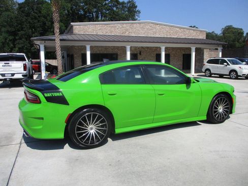 Used 2017 Dodge Charger R/T RWD image 14