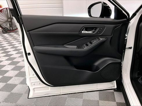 New 2025 Nissan Rogue SL w/ Tech Package AWD/4WD image 59
