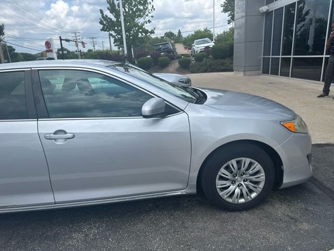 Used 2013 Toyota Camry LE FWD image 2