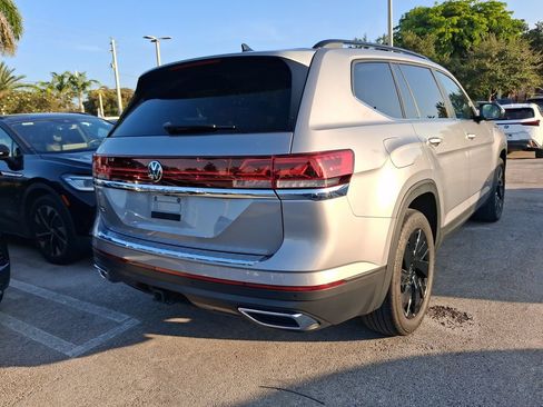 Used 2024 Volkswagen Atlas SE FWD image 7