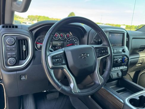 Used 2019 Chevrolet Silverado 1500 LT Trail Boss AWD/4WD image 8