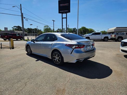 Used 2023 Toyota Camry SE image 3