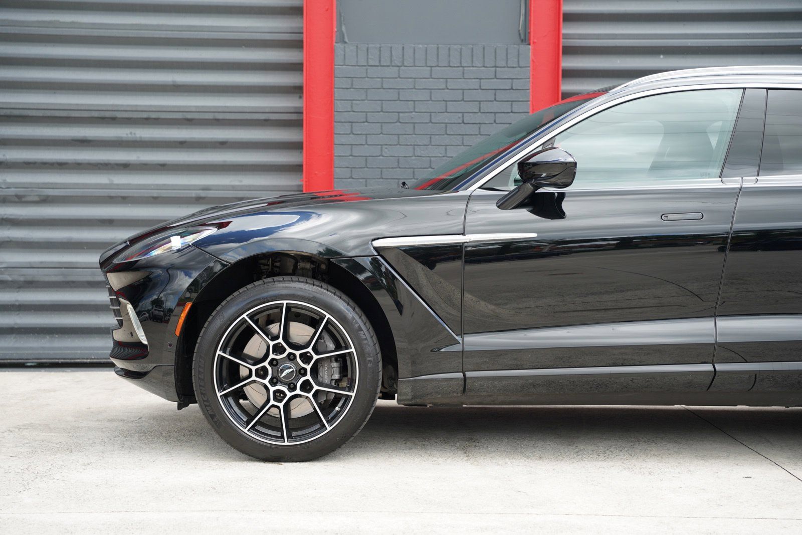 Used 2021 Aston Martin DBX AWD/4WD image 6