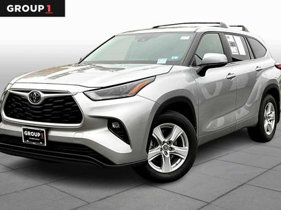Used 2023 Toyota Highlander LE