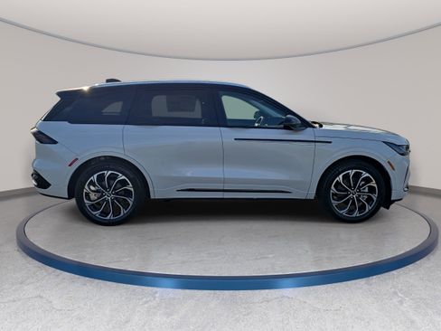 New 2026 Lincoln Nautilus Reserve AWD/4WD image 4