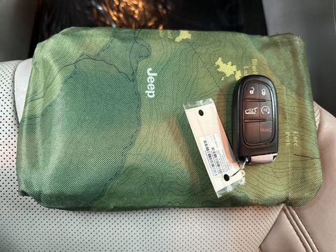 Used 2020 Jeep Cherokee Limited image 42