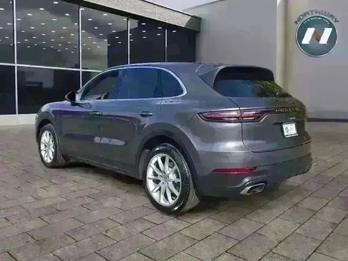 Used 2022 Porsche Cayenne Platinum Edition image 3