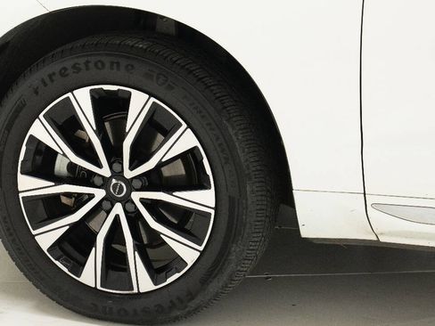 Used 2023 Volvo XC60 B5 Plus AWD/4WD image 60