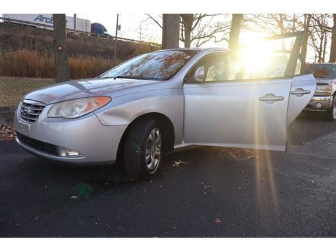 Used 2010 Hyundai Elantra GLS image 18
