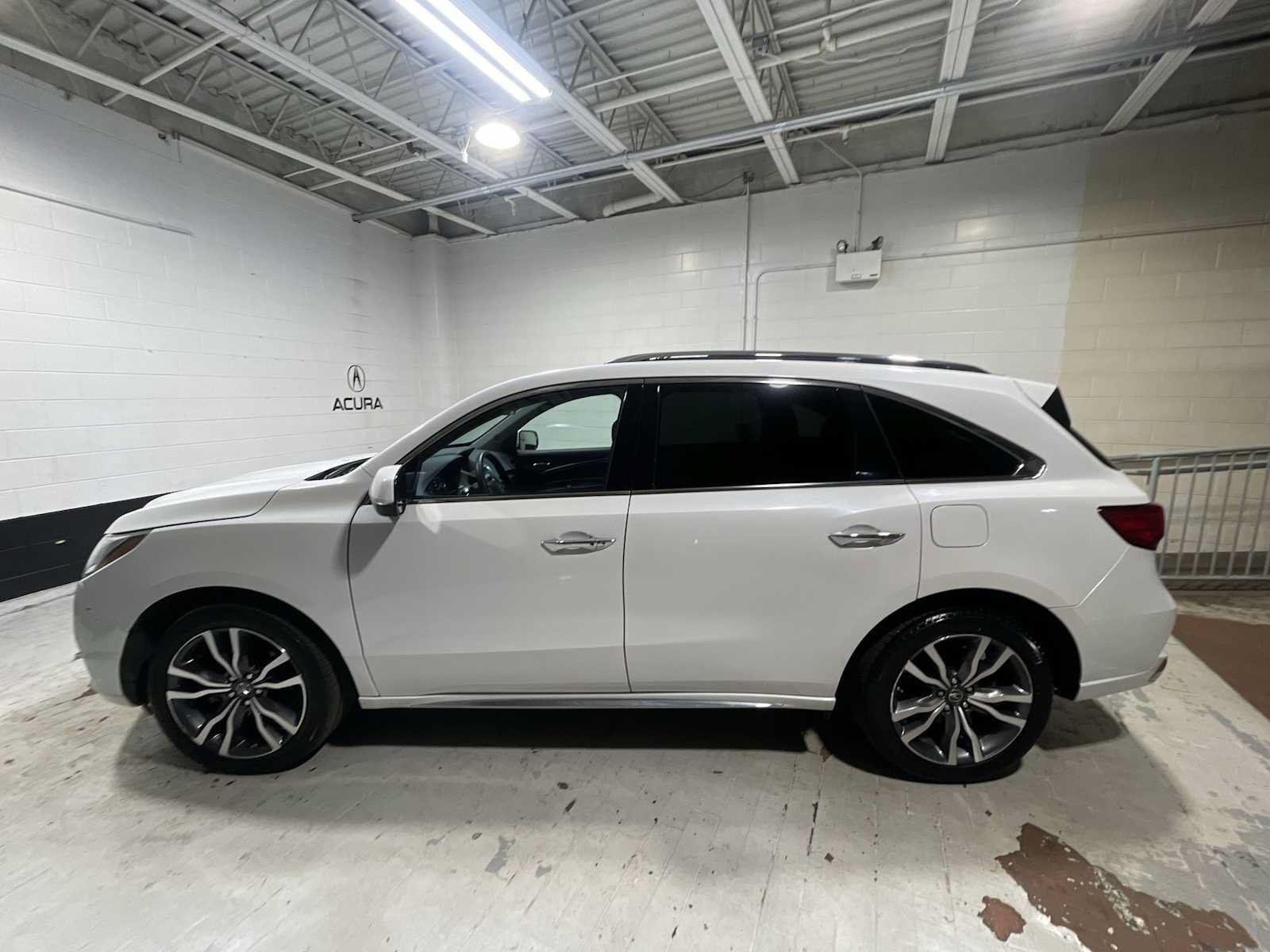 Used 2020 Acura MDX w/ Advance & Entertainment Pkg AWD/4WD image 3
