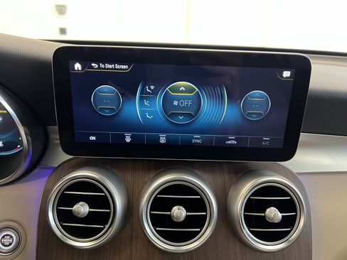 Used 2021 Mercedes-Benz GLC 300 4MATIC image 25