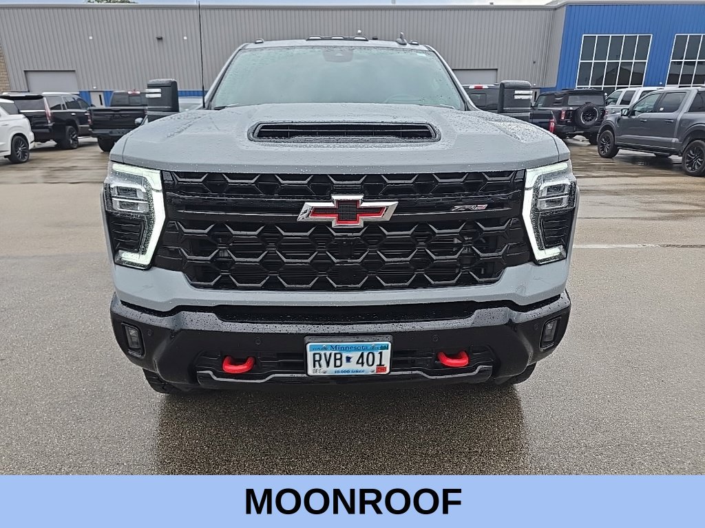Used 2025 Chevrolet Silverado 2500 ZR2 w/ Technology Package AWD/4WD image 3