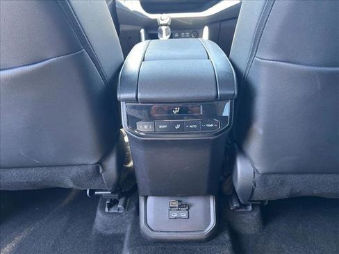 Certified 2025 Toyota Highlander XLE image 18