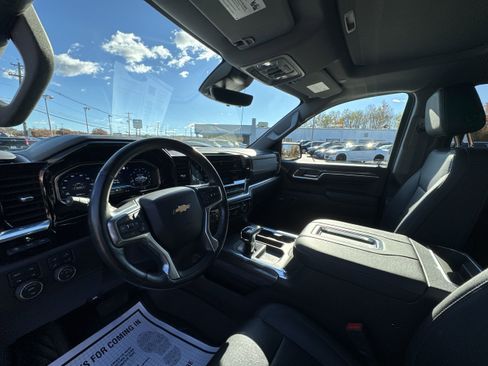 Used 2022 Chevrolet Silverado 1500 LTZ w/ LTZ Premium Package image 11