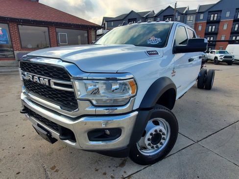 Used 2022 RAM 5500 Tradesman w/ Chrome Appearance Group AWD/4WD image 3