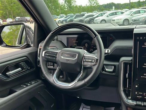 Used 2025 GMC Yukon Denali image 13