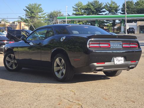 Used 2019 Dodge Challenger SXT RWD image 5