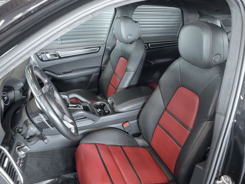 Used 2022 Porsche Cayenne GTS AWD/4WD image 5