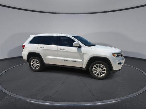 Used 2022 Jeep Grand Cherokee Laredo X AWD/4WD image 2