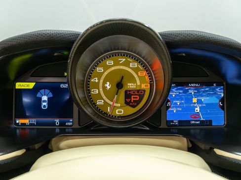 Used 2018 Ferrari 812 Superfast image 11