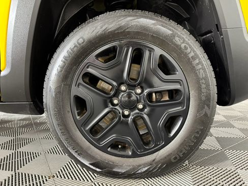 Used 2018 Jeep Renegade Trailhawk w/ UConnect 8.4 Nav Group AWD/4WD image 43