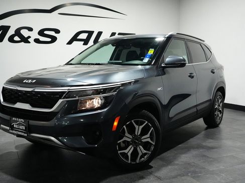 Used 2022 Kia Seltos EX image 2