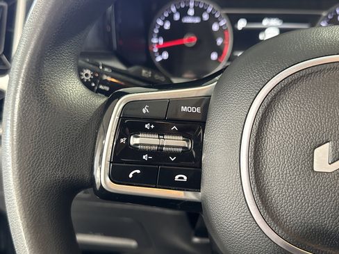 Used 2023 Kia Sorento LX image 21