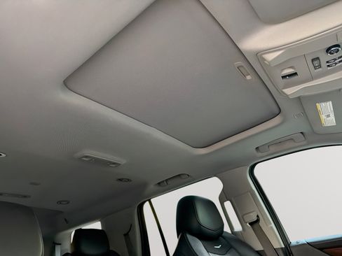Used 2020 Cadillac Escalade Luxury AWD/4WD image 16
