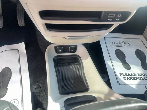 Used 2019 Chrysler Pacifica Touring-L FWD image 20