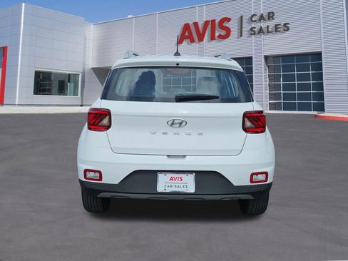 Used 2025 Hyundai Venue SEL FWD image 5
